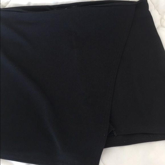 MISSGUIDED WRAP SKIRT/SKORT - Picture 2 of 3